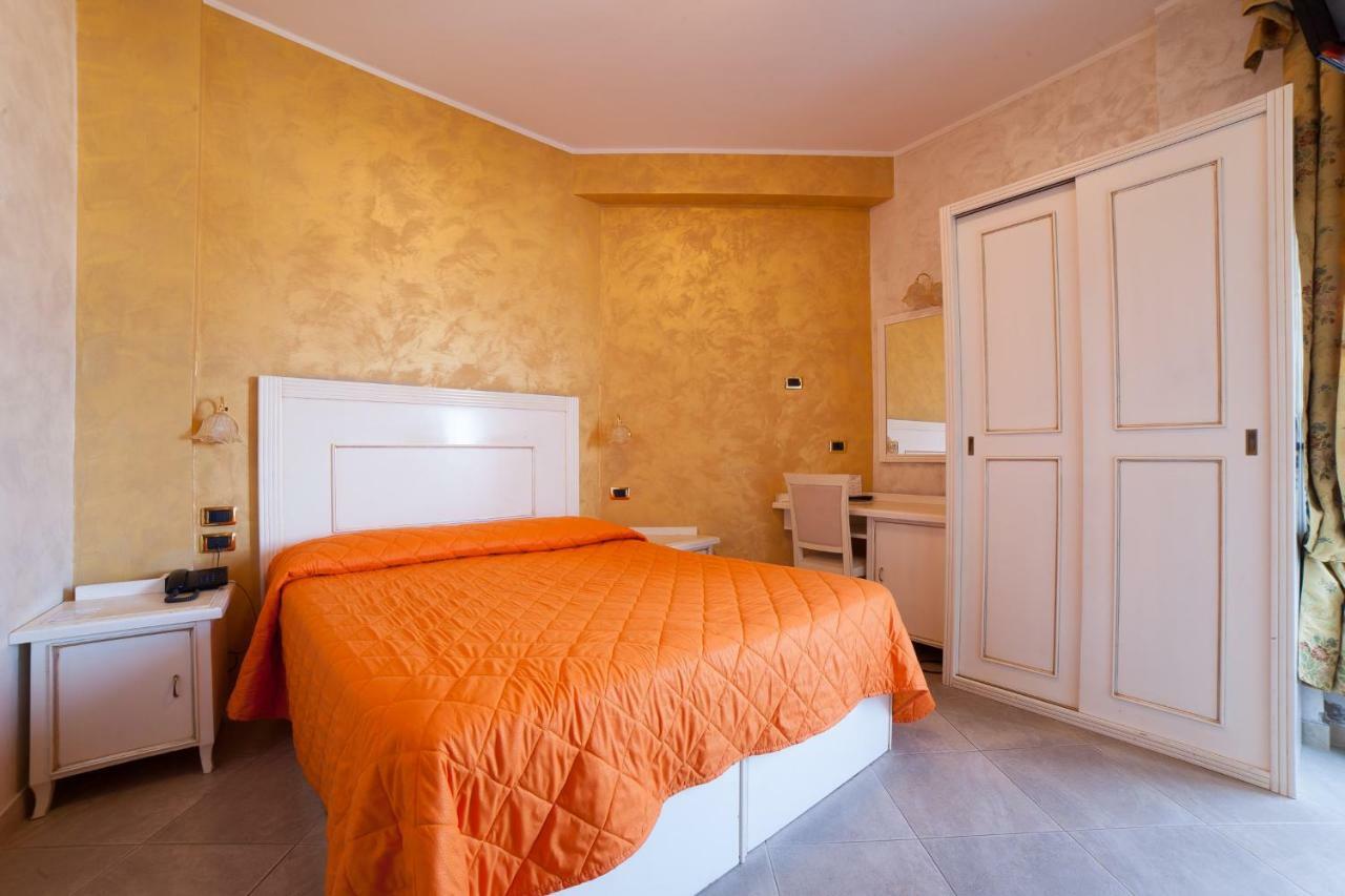 Diplomat Palace Hotel 4*